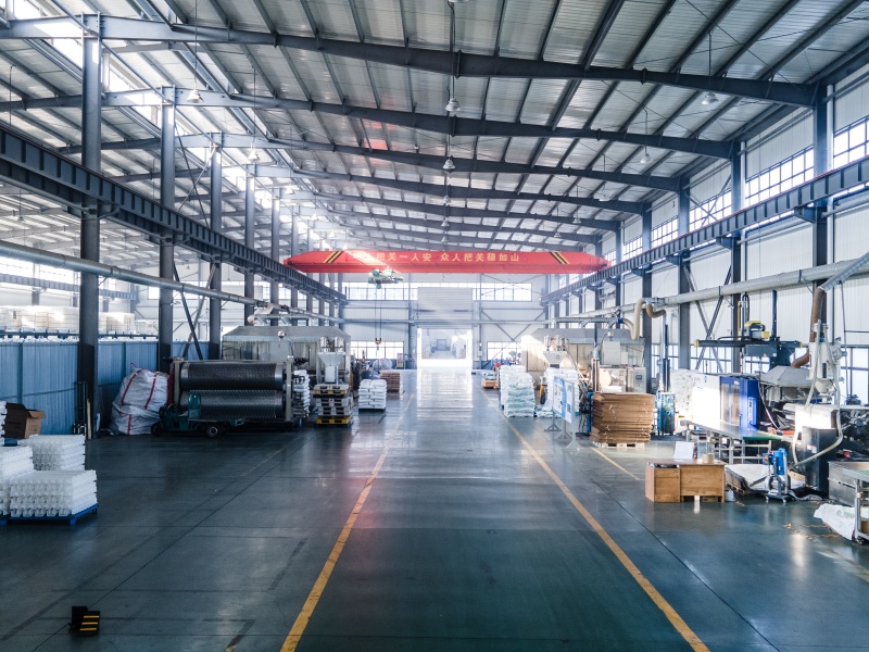 興合生産現場の工場建物の展示.jpg